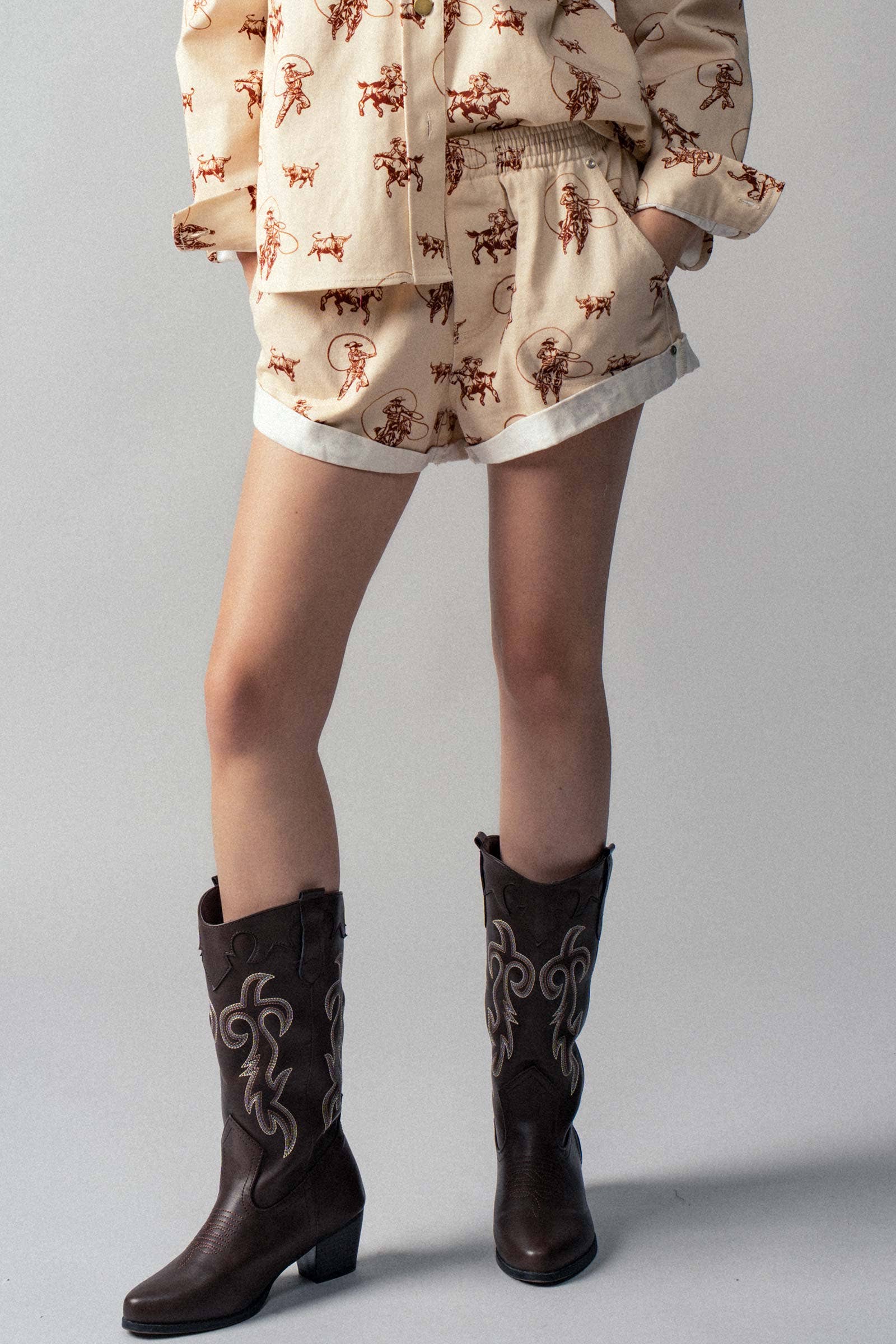 Western Rodeo Ready Roundup Elastic Waistband Shorts: IVORY