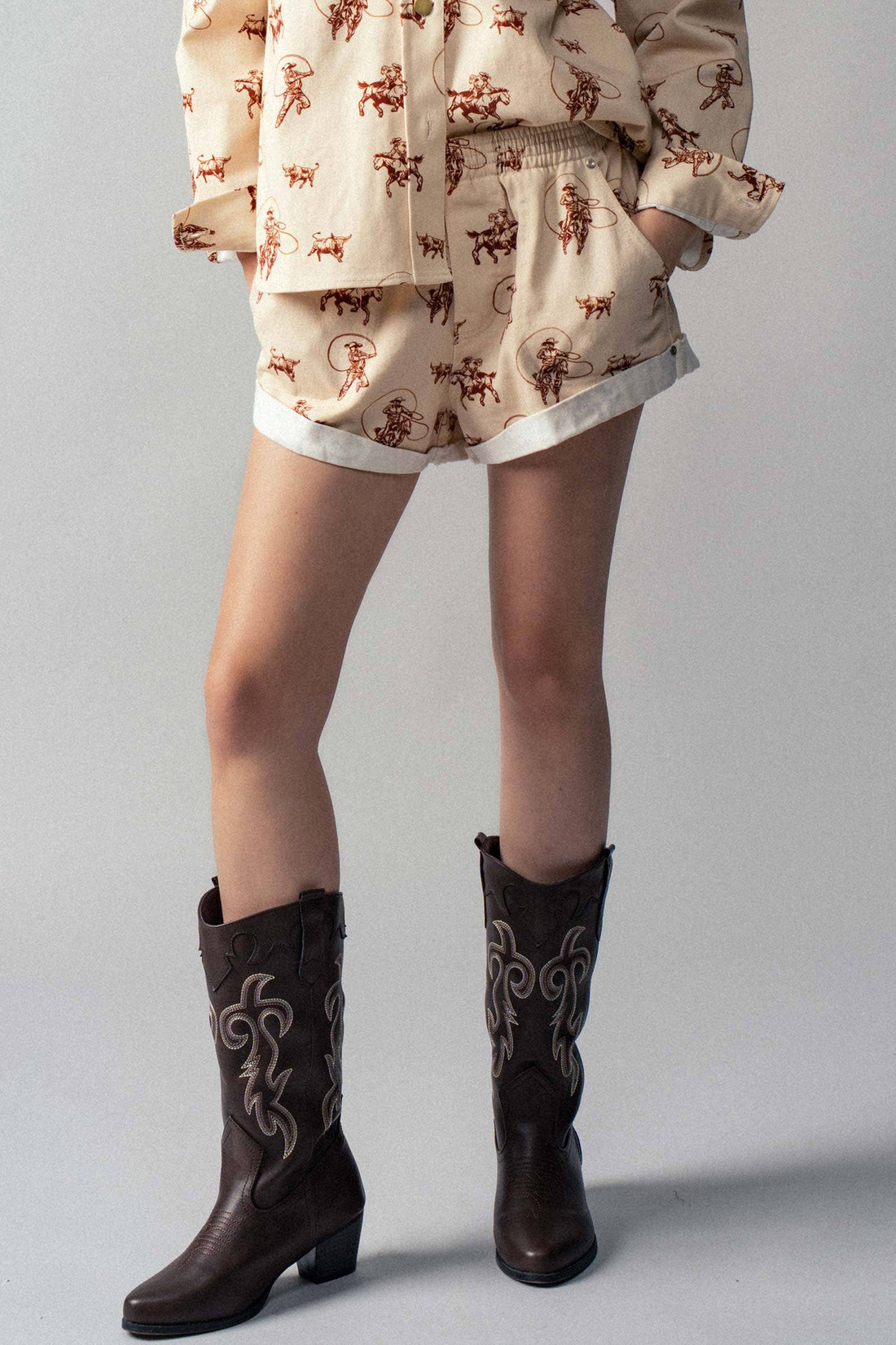 Western Rodeo Ready Roundup Elastic Waistband Shorts: IVORY