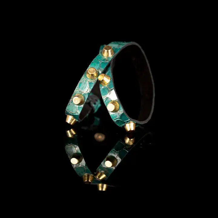 Crossed Emerald Stud Leather Bracelet: M 19 cm