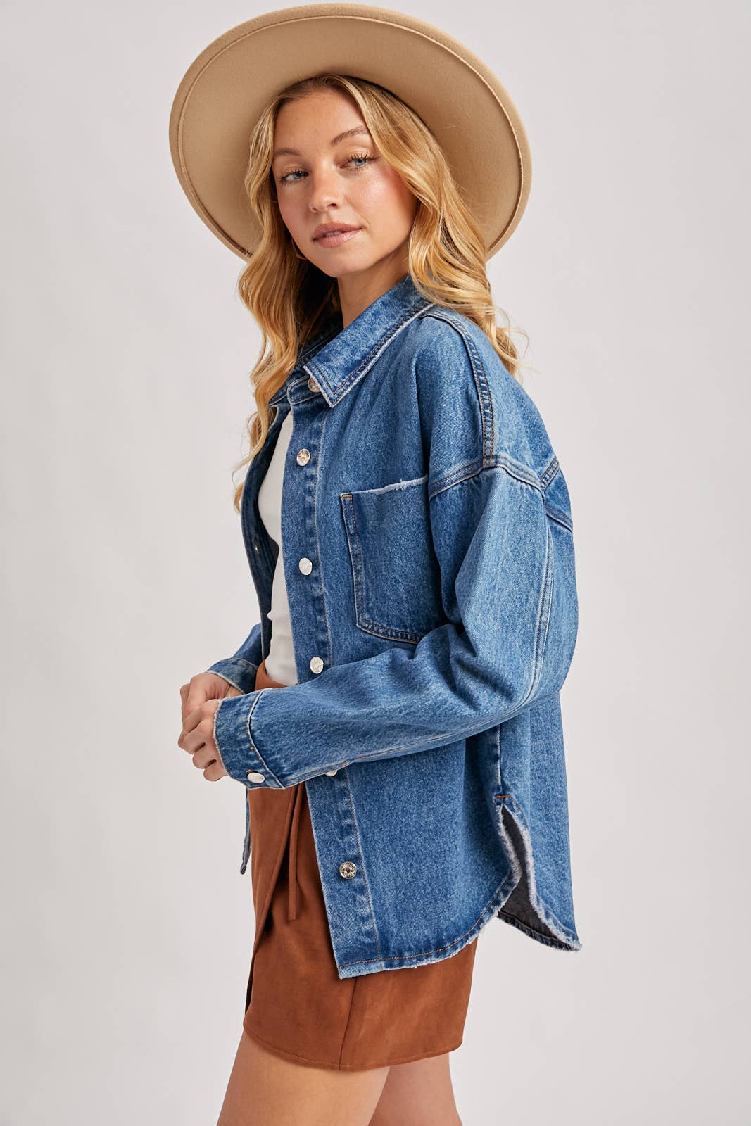 BUTTON DOWN DENIM JACKET: DK.WASH