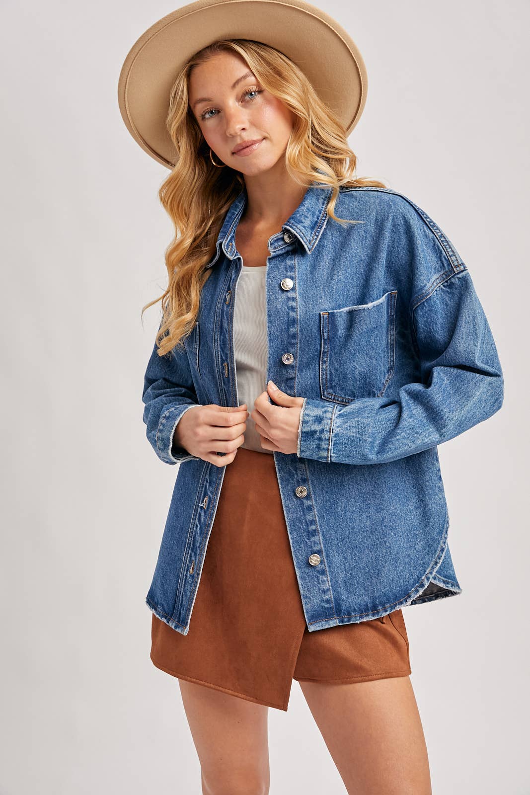BUTTON DOWN DENIM JACKET: DK.WASH