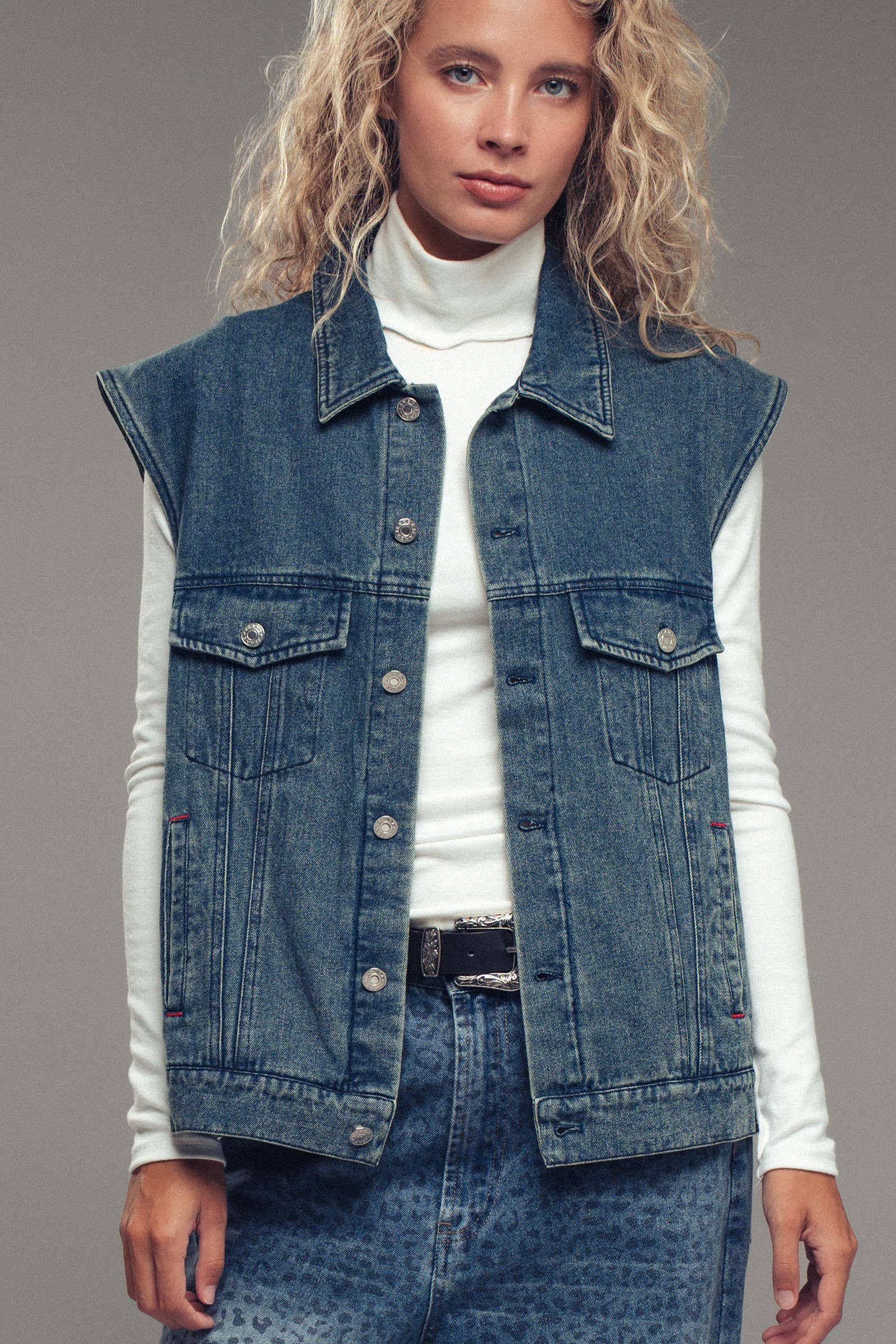 Western Sunset Embroidered Denim Vest: DENIM BLUE