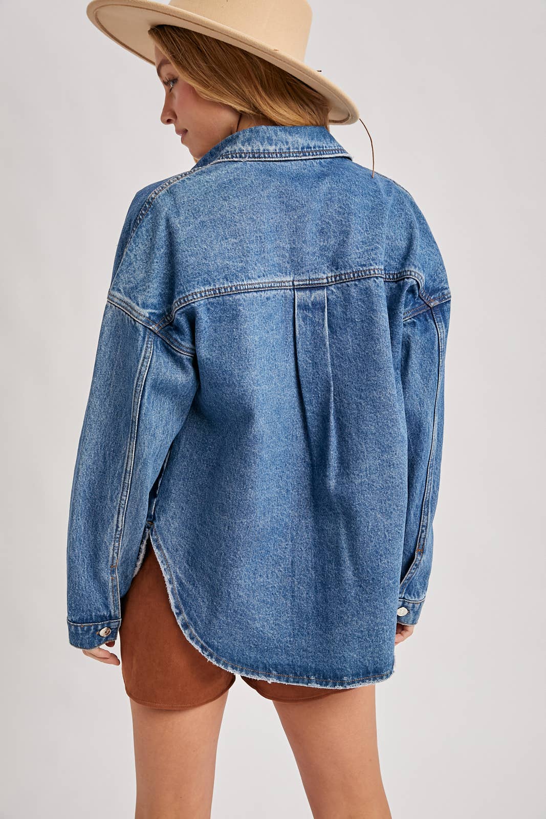 BUTTON DOWN DENIM JACKET: DK.WASH
