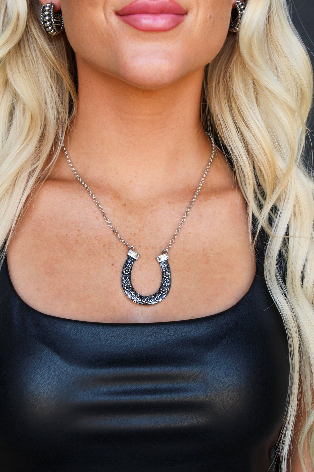 18" 18K Gold Plated Horse Shoe Necklace with Rhinestones: Yellow Gold