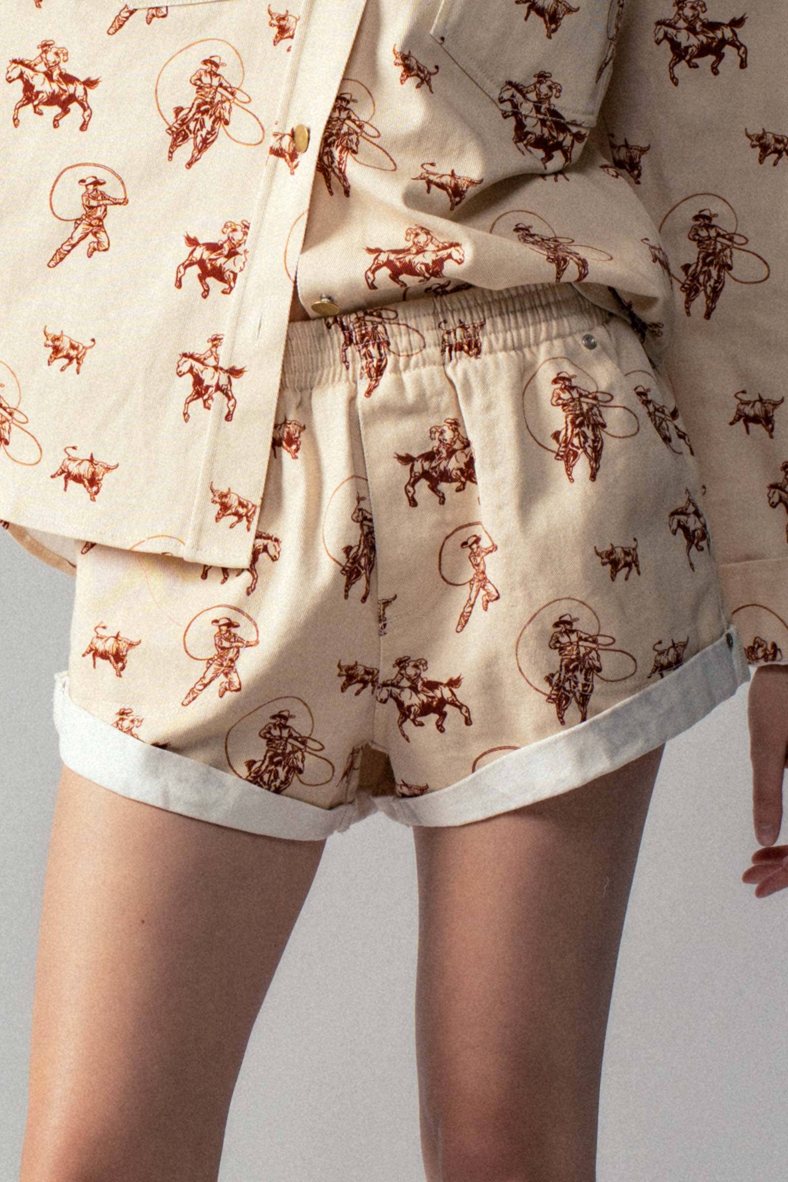 Western Rodeo Ready Roundup Elastic Waistband Shorts: IVORY