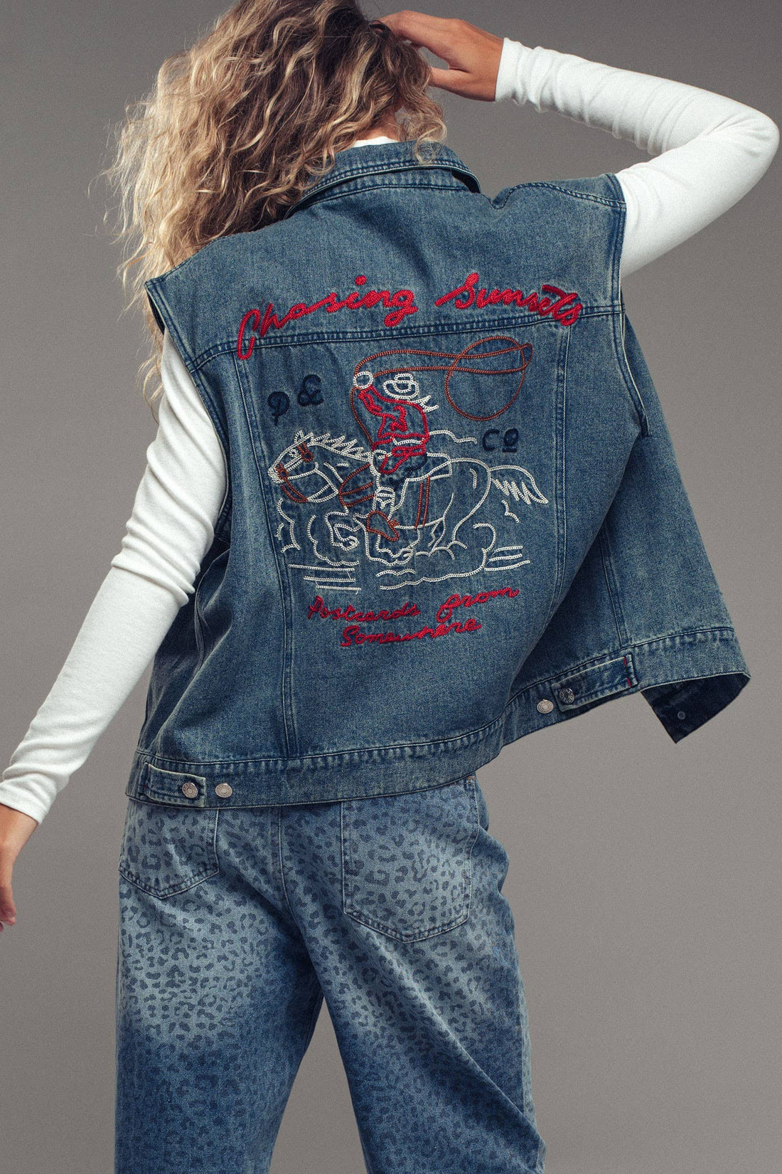 Western Sunset Embroidered Denim Vest: DENIM BLUE