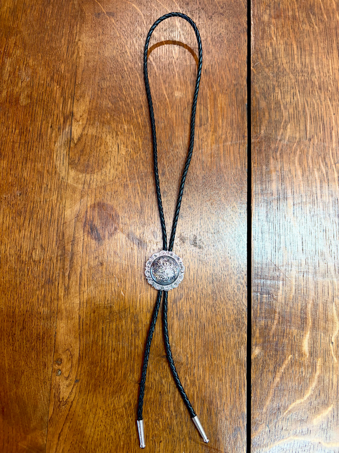 Scalloped Edge Edge Antique Silver Bolo