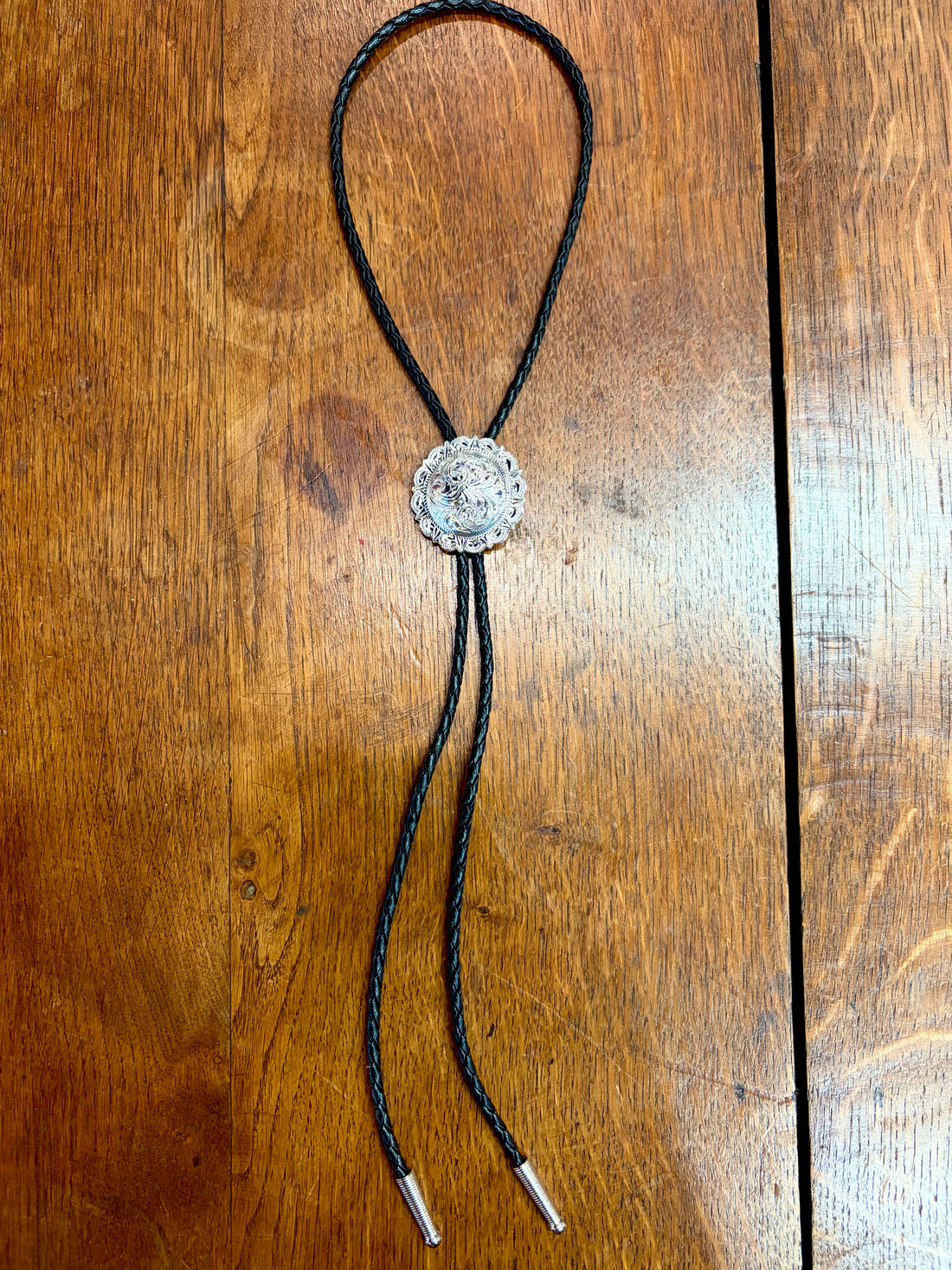 Round Engraved Scallop Bolo