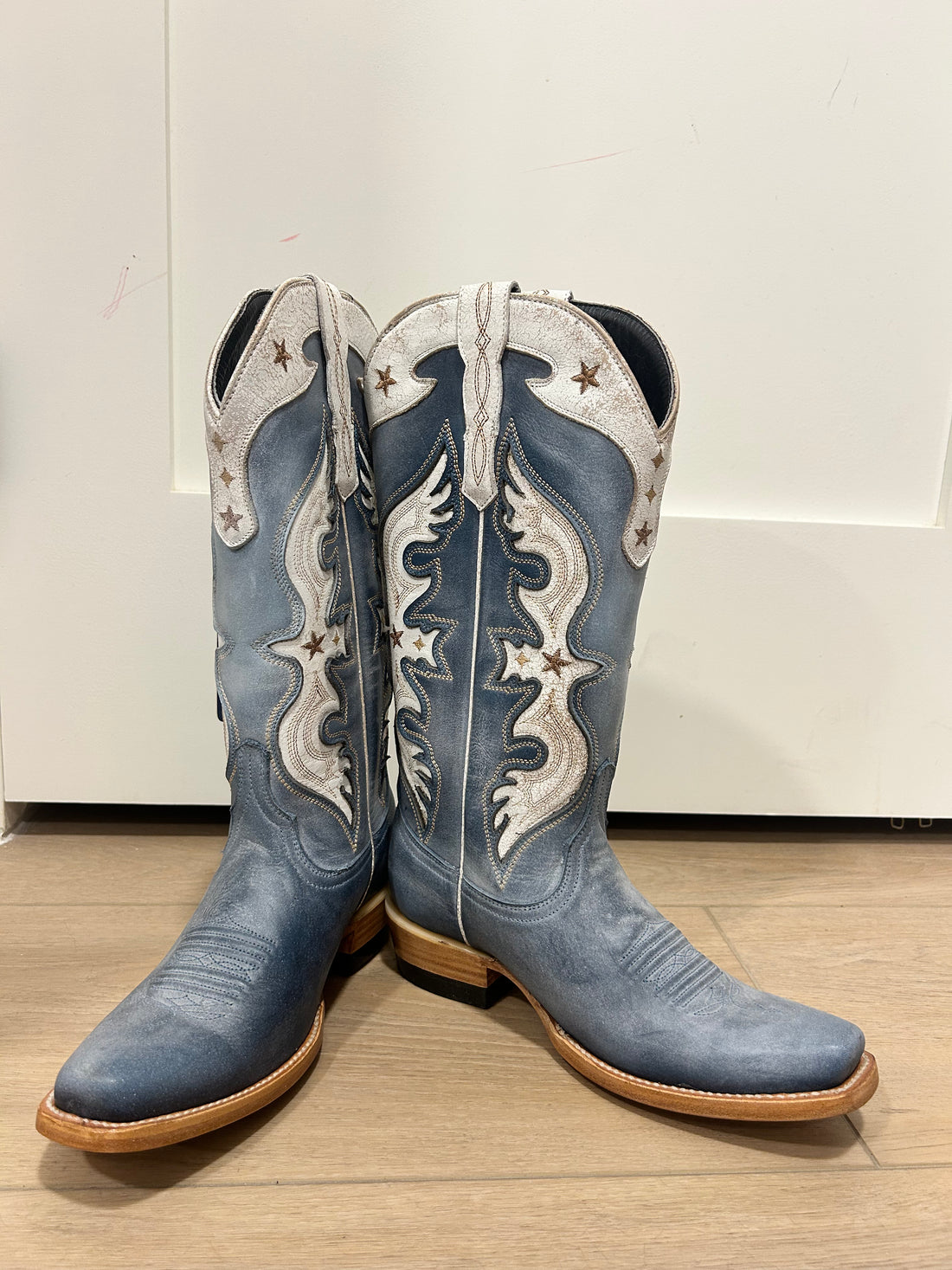 Ultramarino Cowhide