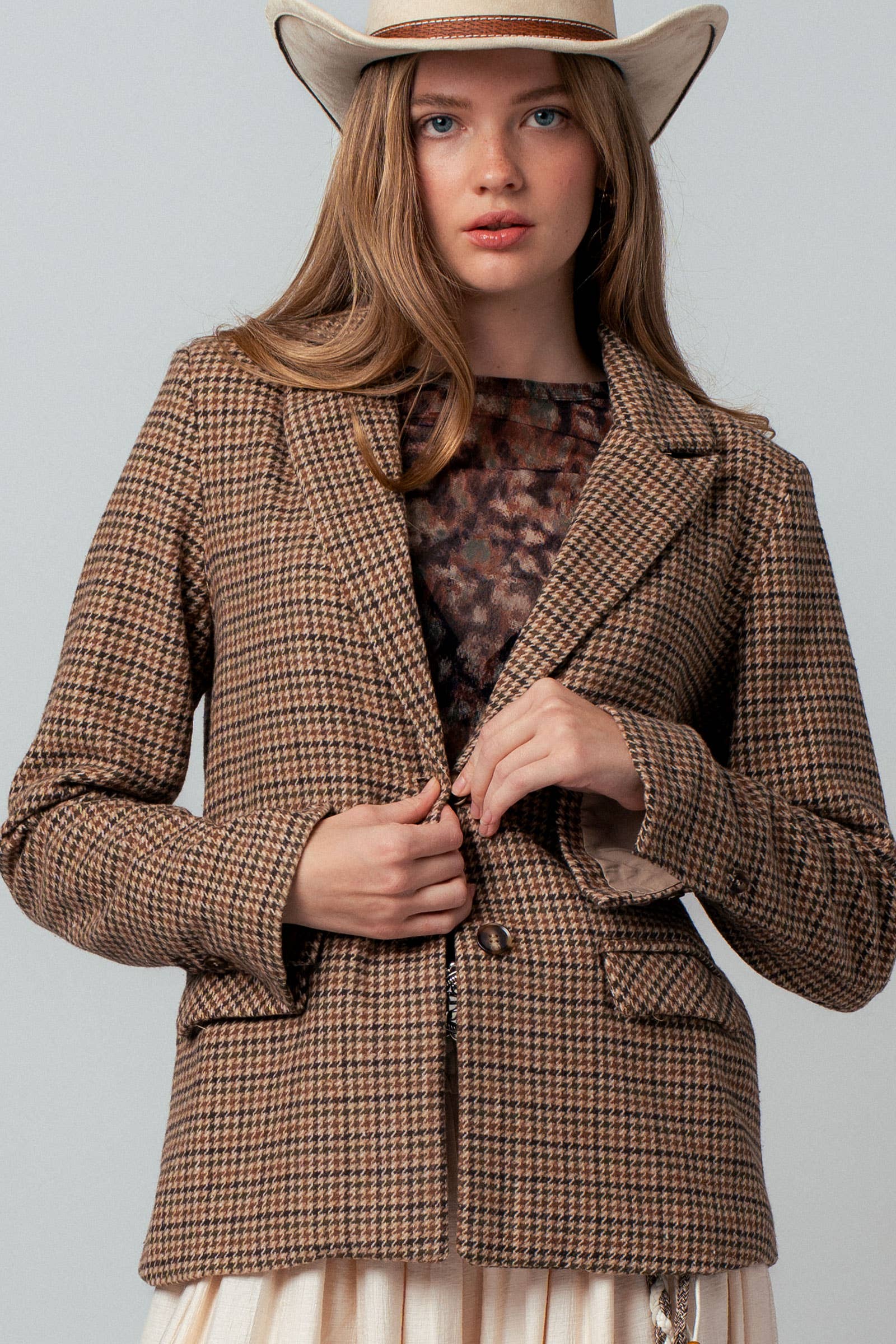 Houndstooth Blazer: BROWN