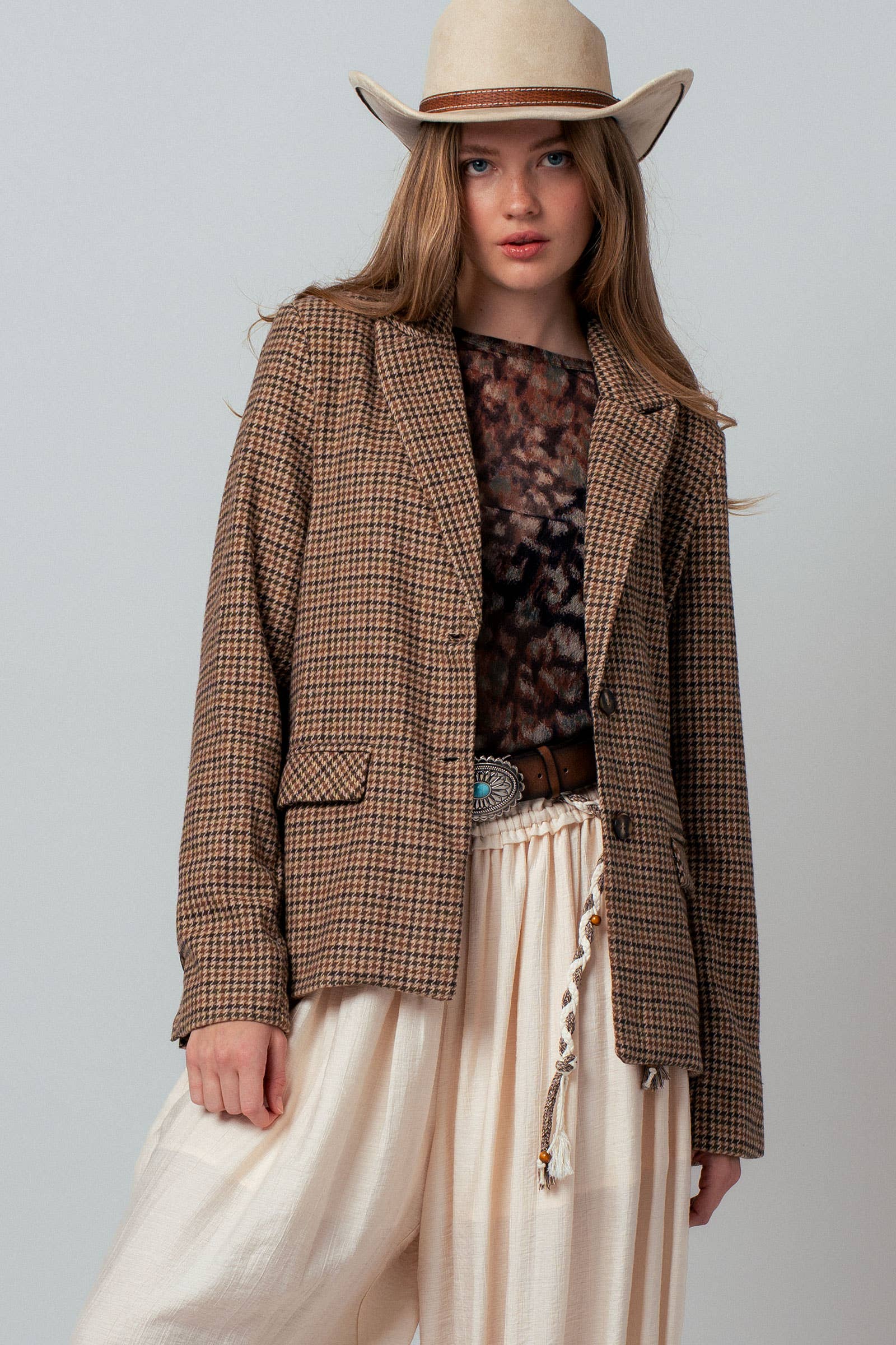 Houndstooth Blazer: BROWN