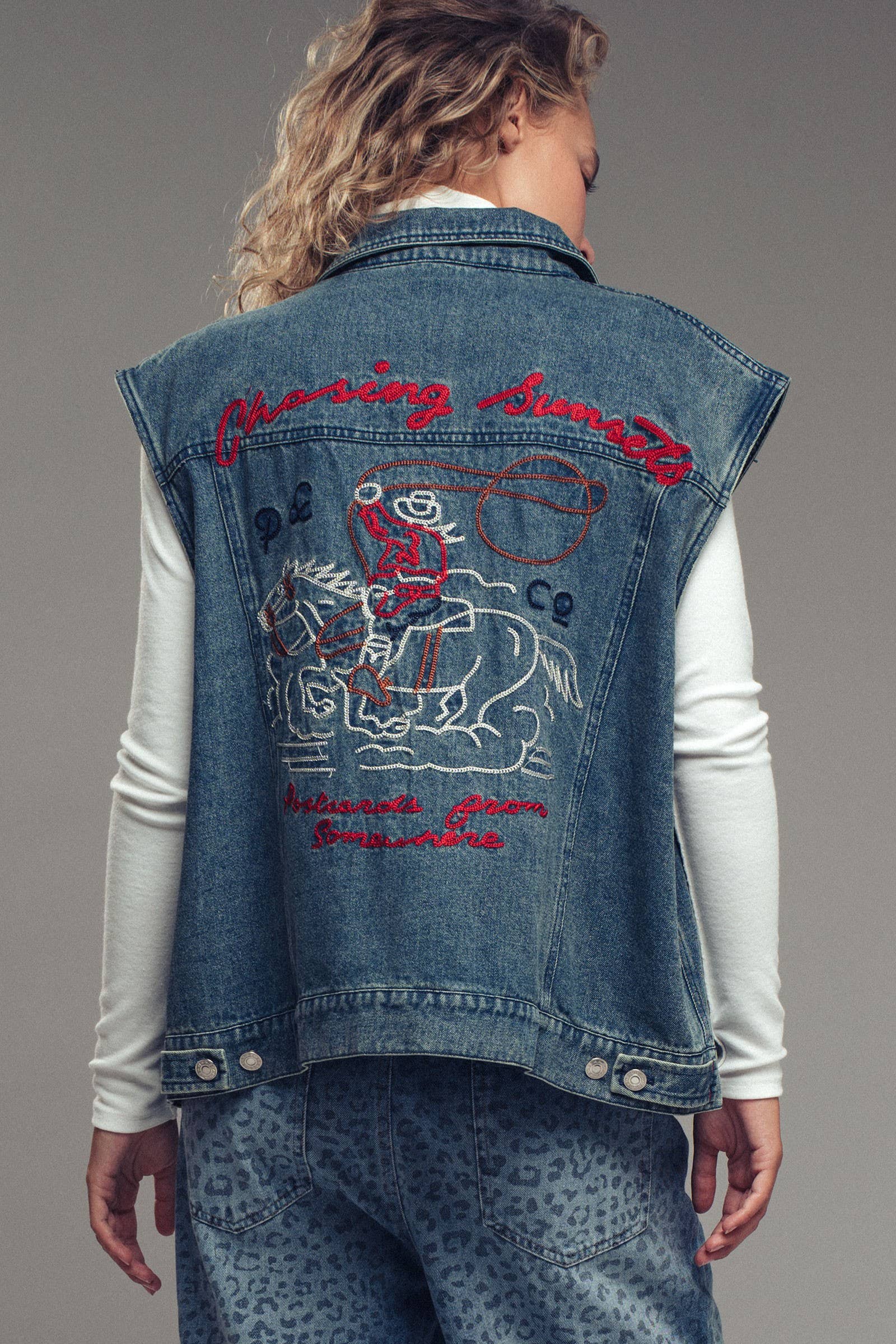Western Sunset Embroidered Denim Vest: DENIM BLUE