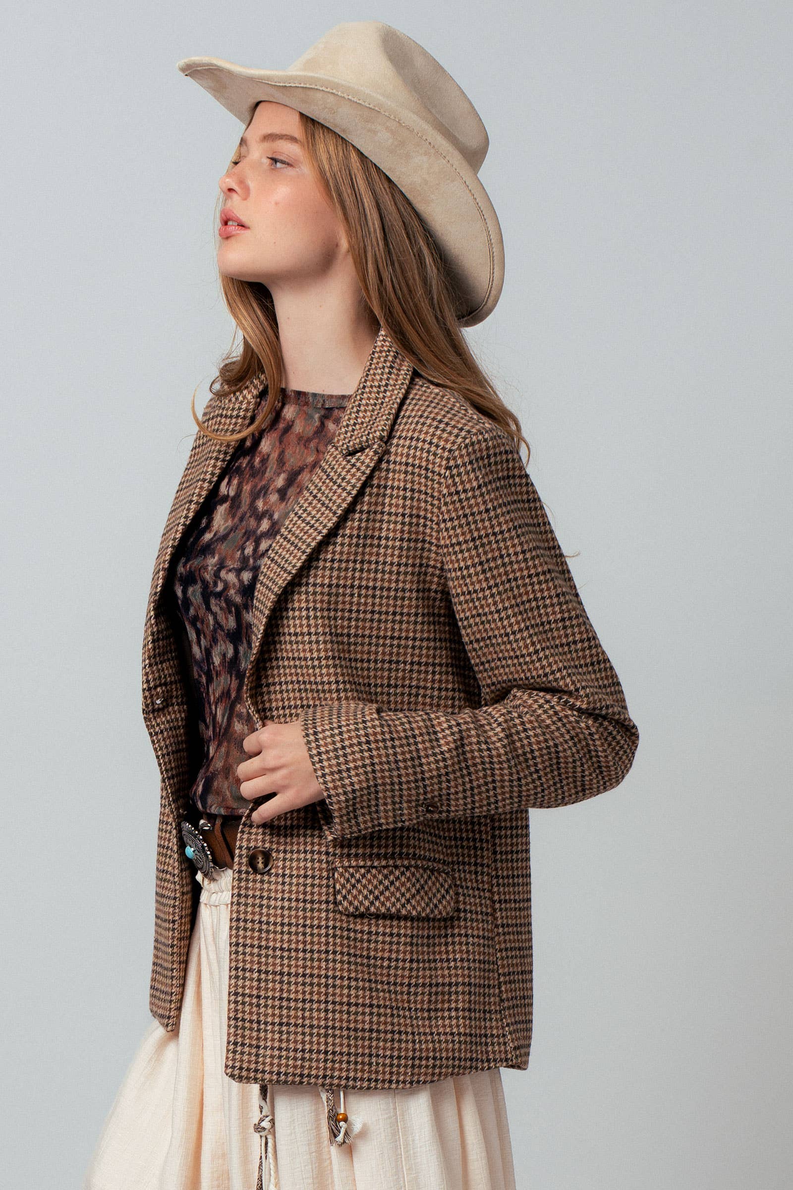 Houndstooth Blazer: BROWN
