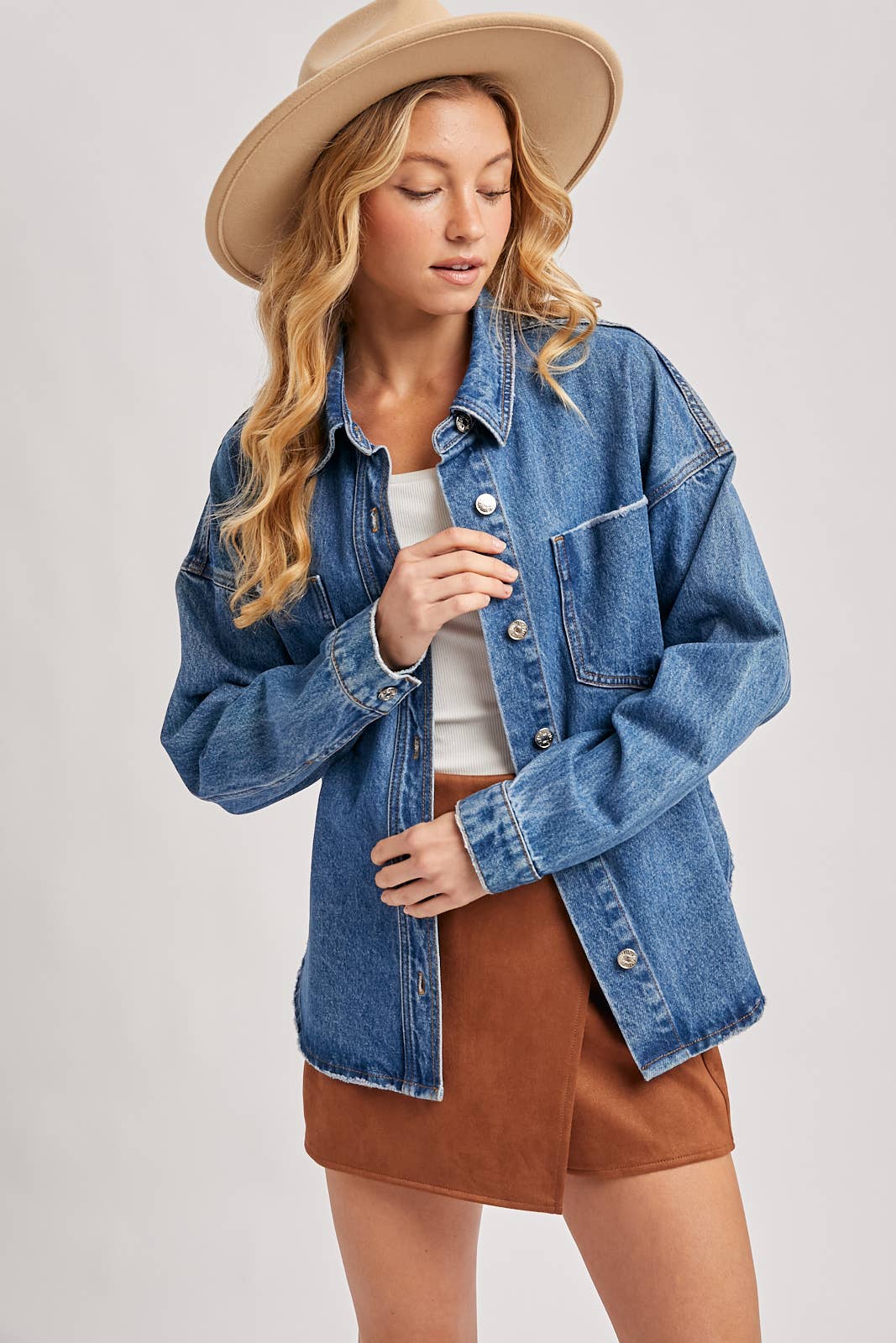 BUTTON DOWN DENIM JACKET: DK.WASH