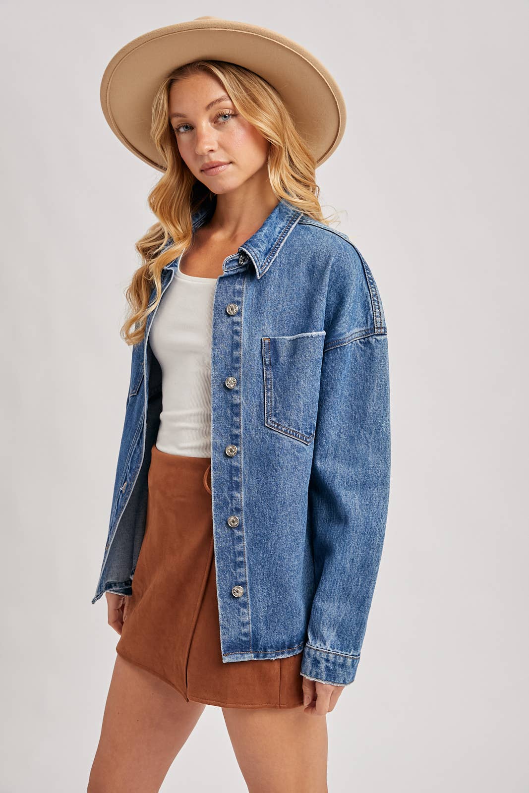 BUTTON DOWN DENIM JACKET: DK.WASH